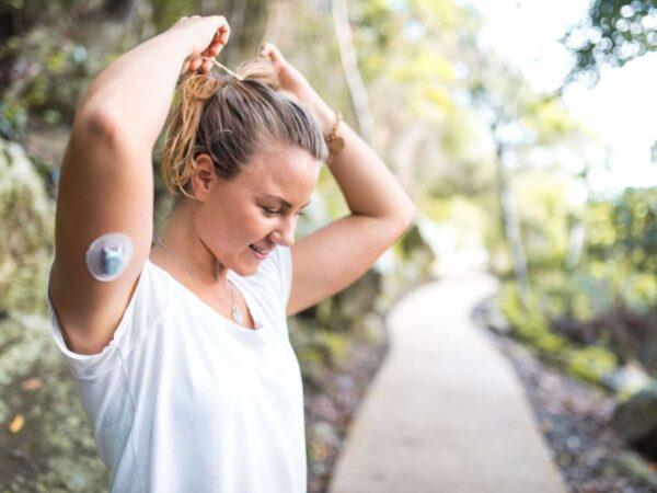 diabetic women preparing for run