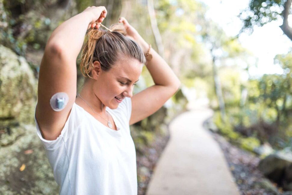 diabetic women preparing for run